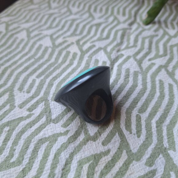 Statement resin ring - Picture 3 of 7